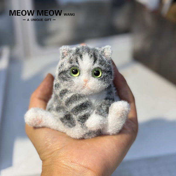 E009:Cute Mini Hug Cat