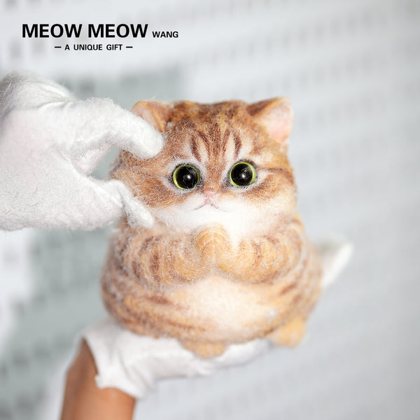 C22:Chubby Beckoning Cat