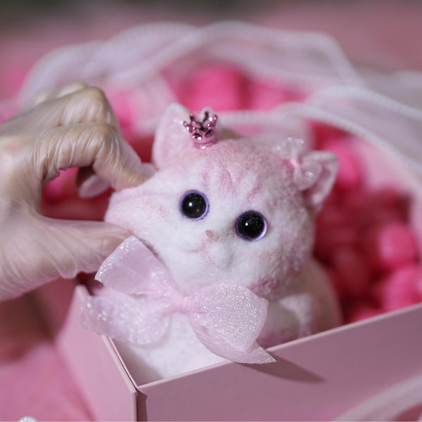 C37:Super Cute Pink Cat